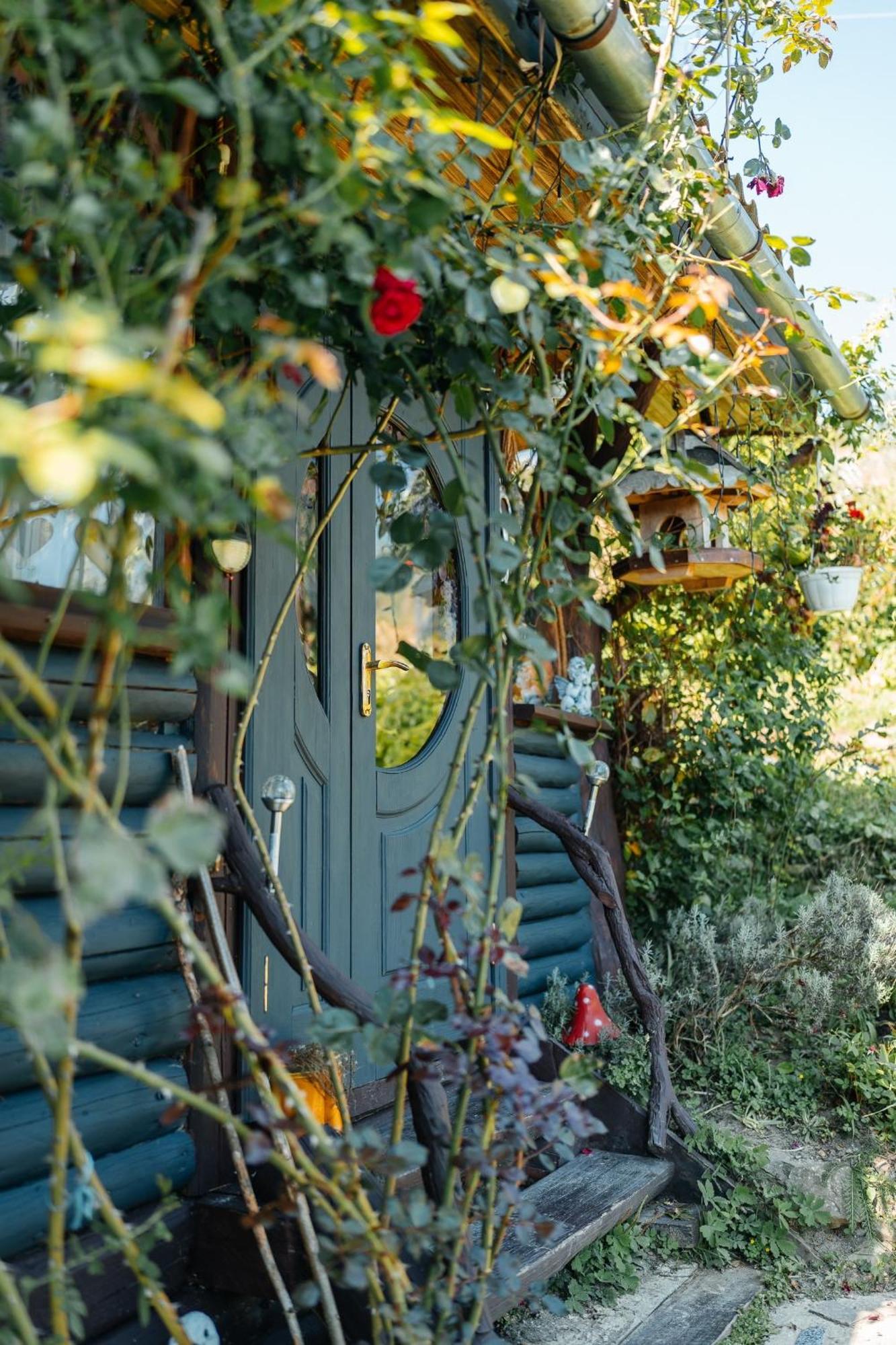 Казковий Дім Та Garden Два Будиночки В Горах З Чаном-Джакузі Slavske Exterior photo