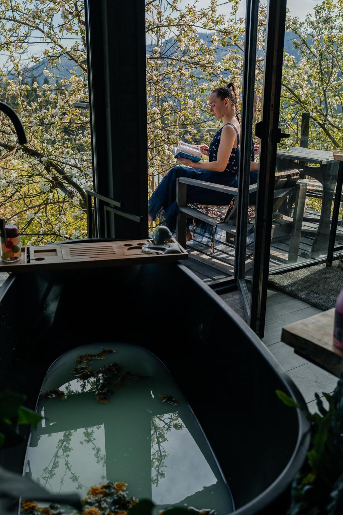 Казковий Дім Та Garden Два Будиночки В Горах З Чаном-Джакузі Slavske Exterior photo
